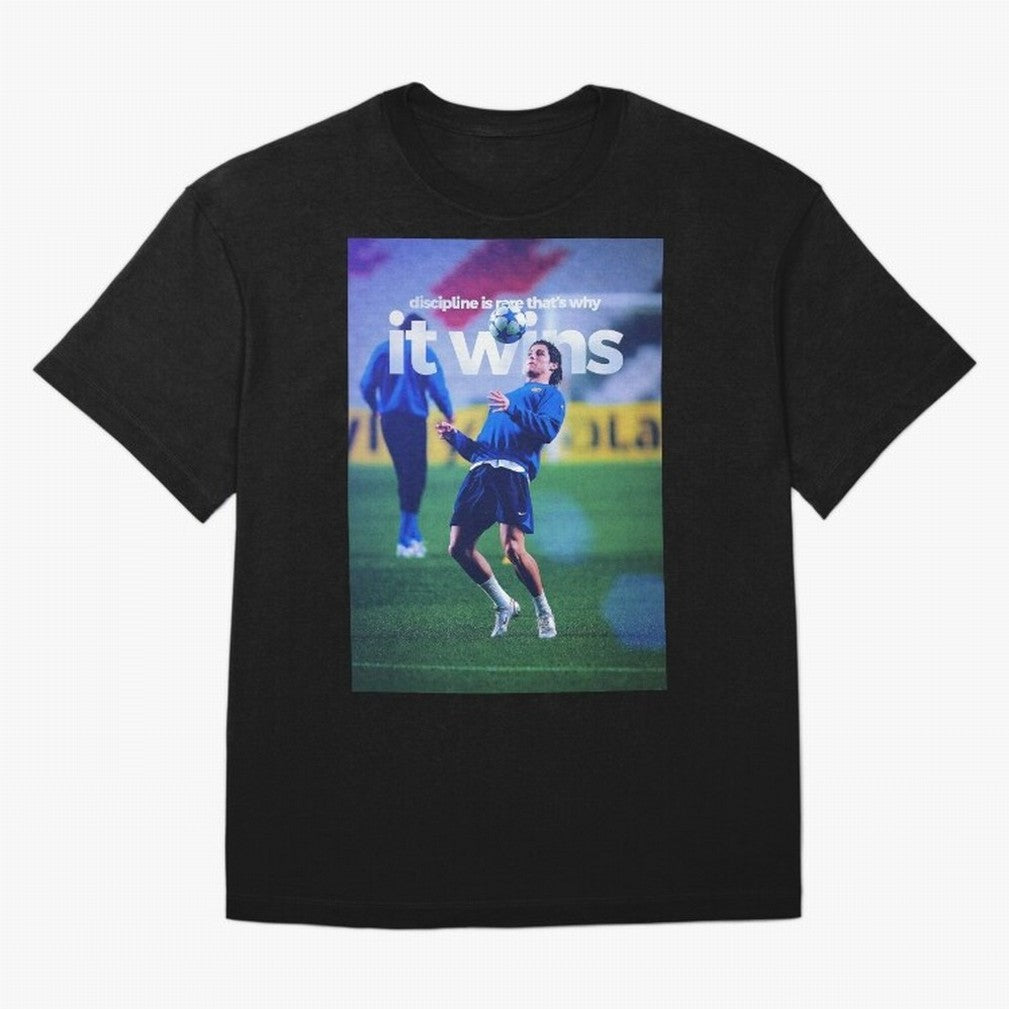Cristiano Ronaldo - Discipline is rare that's why it wins Oversized T-Shirt Show Fan Pride Across FIFA World Cup 2026 Spirit, Made for England, CR7, Match Day Excitement, Supporter Culture, Golden Goals and Global Football Passion; Built for
