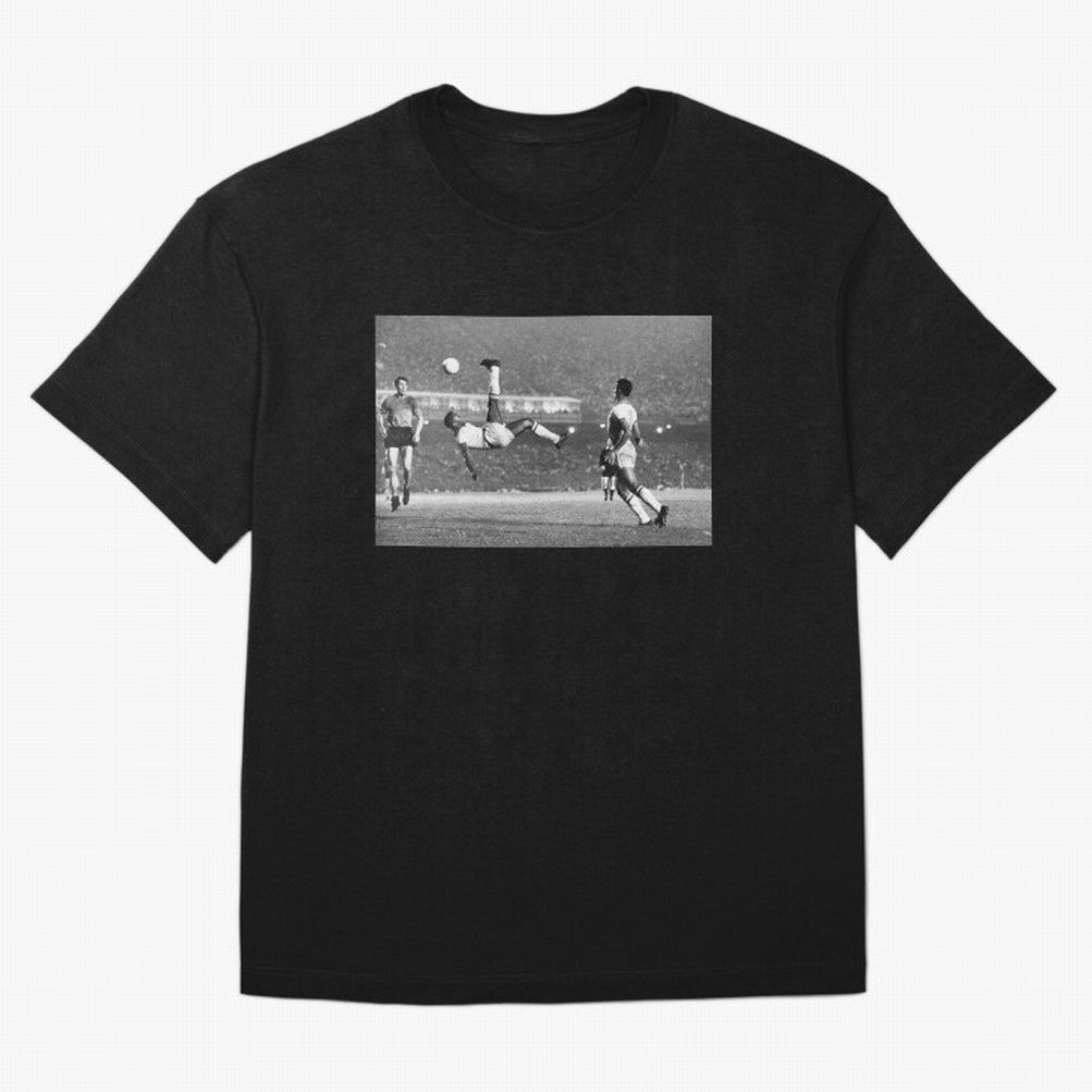 PELE LEGENDARY BICYCLE KICK BLACK AND WHITE5 Oversized T-Shirt Discover Match Day Hype around FIFA World Cup 2026 USA Canada Mexico, Neymar, Germany, Soccer Culture, Superstar Moments, National Team Dreams and Competitive Fire; Ideal for Passionate