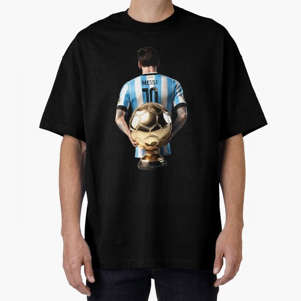 Soccer football lionel messi Barcellona Argentina illustration Oversized T-Shirt Relive the Noise and Pride of FIFA World Cup 2026 for Fans of Messi and Cristiano Ronaldo and Argentina and Brazil, Bringing Vintage Soccer Flavor, Modern Football