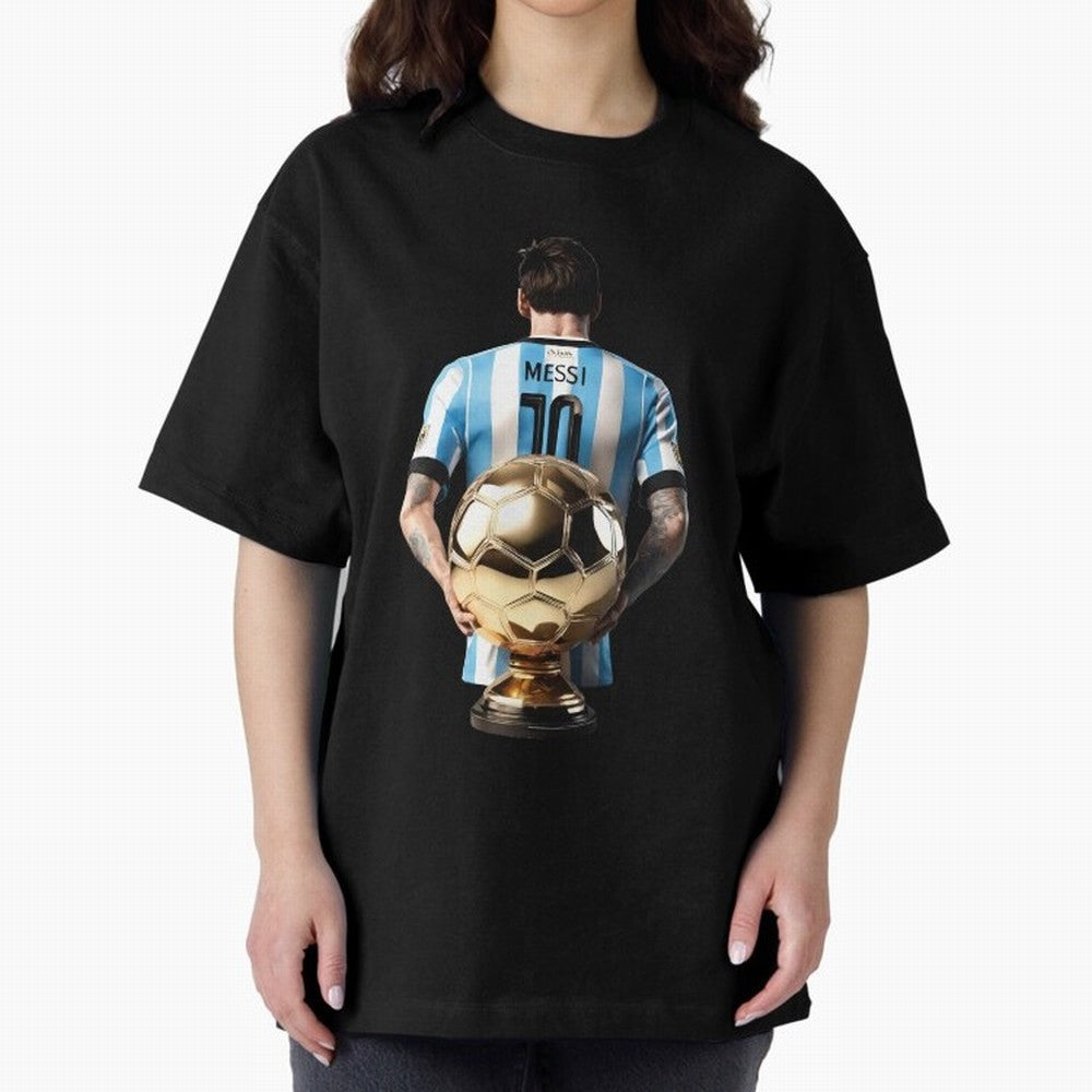 Soccer football lionel messi Barcellona Argentina illustration Oversized T-Shirt Relive the Noise and Pride of FIFA World Cup 2026 for Fans of Messi and Cristiano Ronaldo and Argentina and Brazil, Bringing Vintage Soccer Flavor, Modern Football